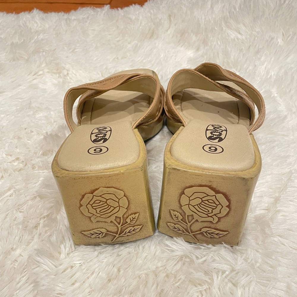 VINTAGE 2000’s TAN WEDGE SLIDE ON ROSE SANDAL